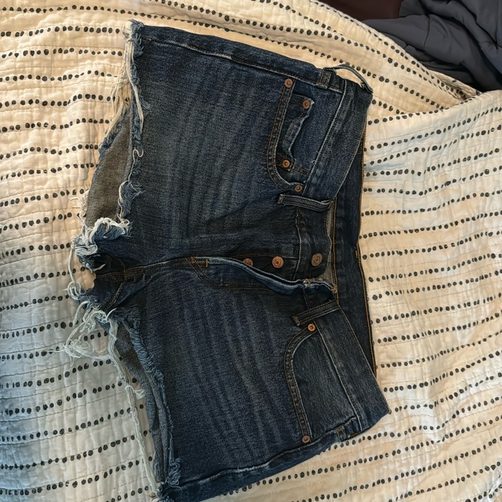 Levis button fly denim shorts size 28